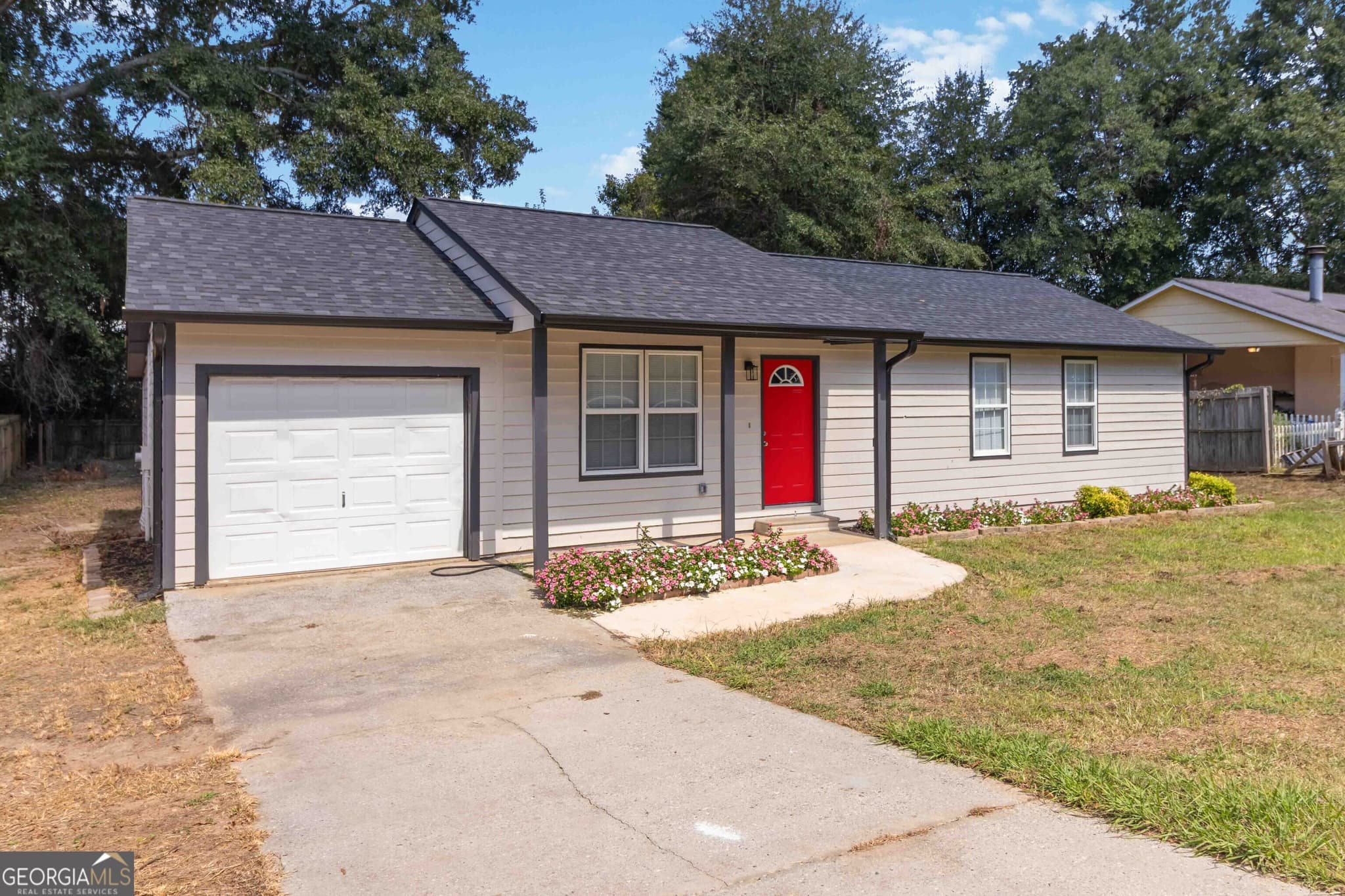 3 bedroom, 2 bathroom, 1,100 sq ft single family residence for sale at 253 Deerfield Drive, Jonesboro, GA 30238 — photo 3