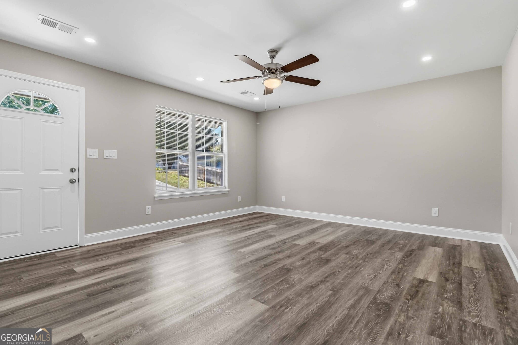 3 bedroom, 2 bathroom, 1,100 sq ft single family residence for sale at 253 Deerfield Drive, Jonesboro, GA 30238 — photo 5