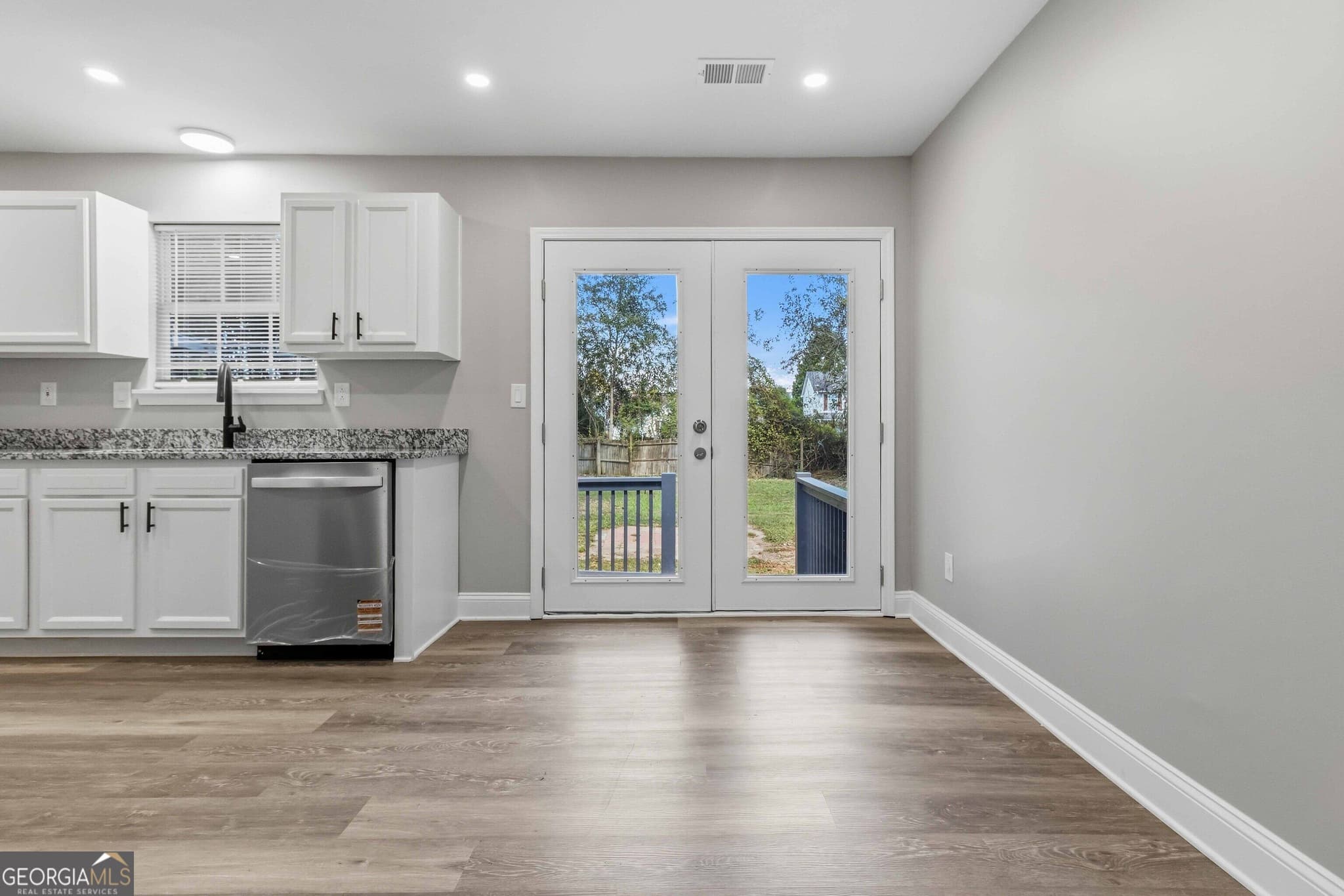 3 bedroom, 2 bathroom, 1,100 sq ft single family residence for sale at 253 Deerfield Drive, Jonesboro, GA 30238 — photo 8