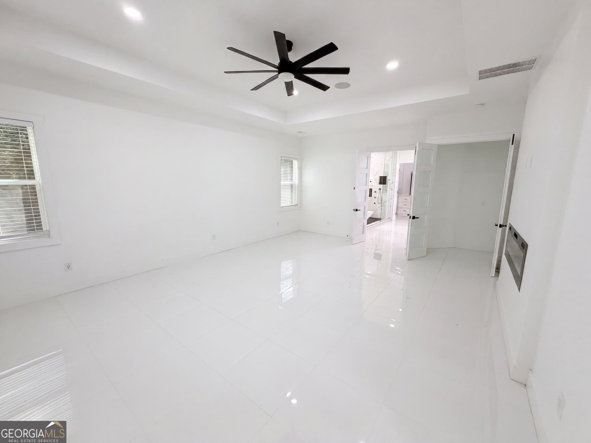 5 bedroom, 3.5 bathroom, 4,517 sq ft single family residence for sale at 214 Coastline Road, Fayetteville, GA 30214 — photo 4
