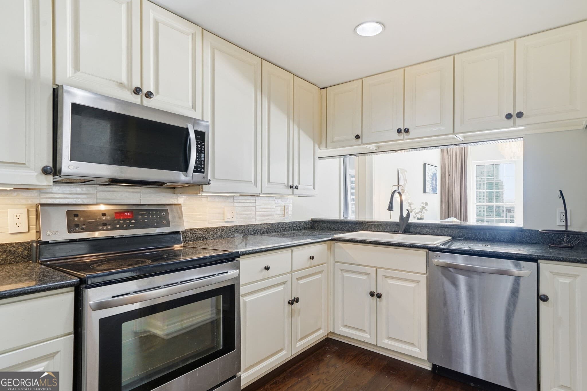 2 bedroom, 2.5 bathroom, 1,345 sq ft condominium for sale at 195 14th Street 1602, Atlanta, GA 30309 — photo 6
