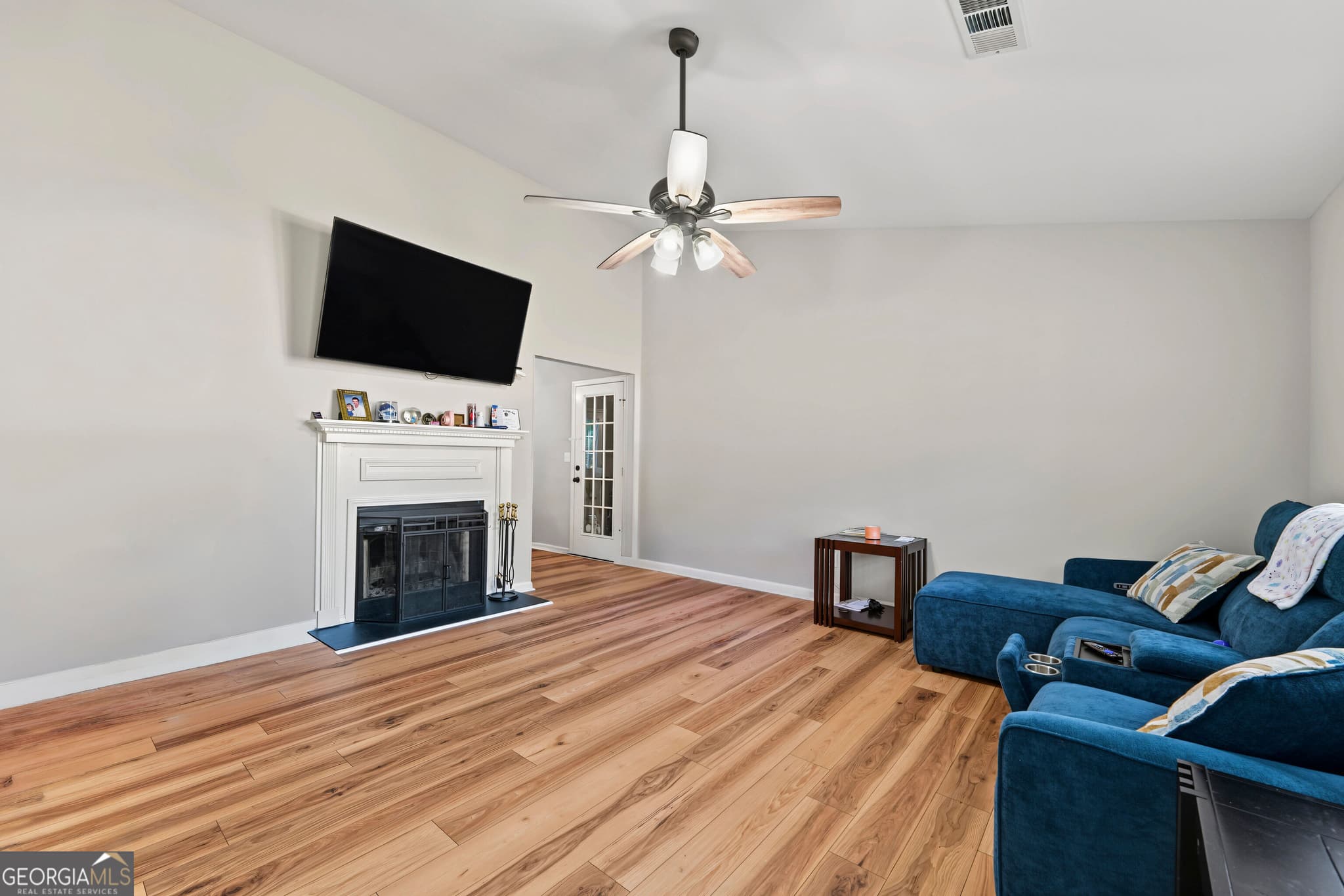3 bedroom, 2 bathroom, 1,514 sq ft single family residence for sale at 290 Stony Brook Circle, Jackson, GA 30233 — photo 3