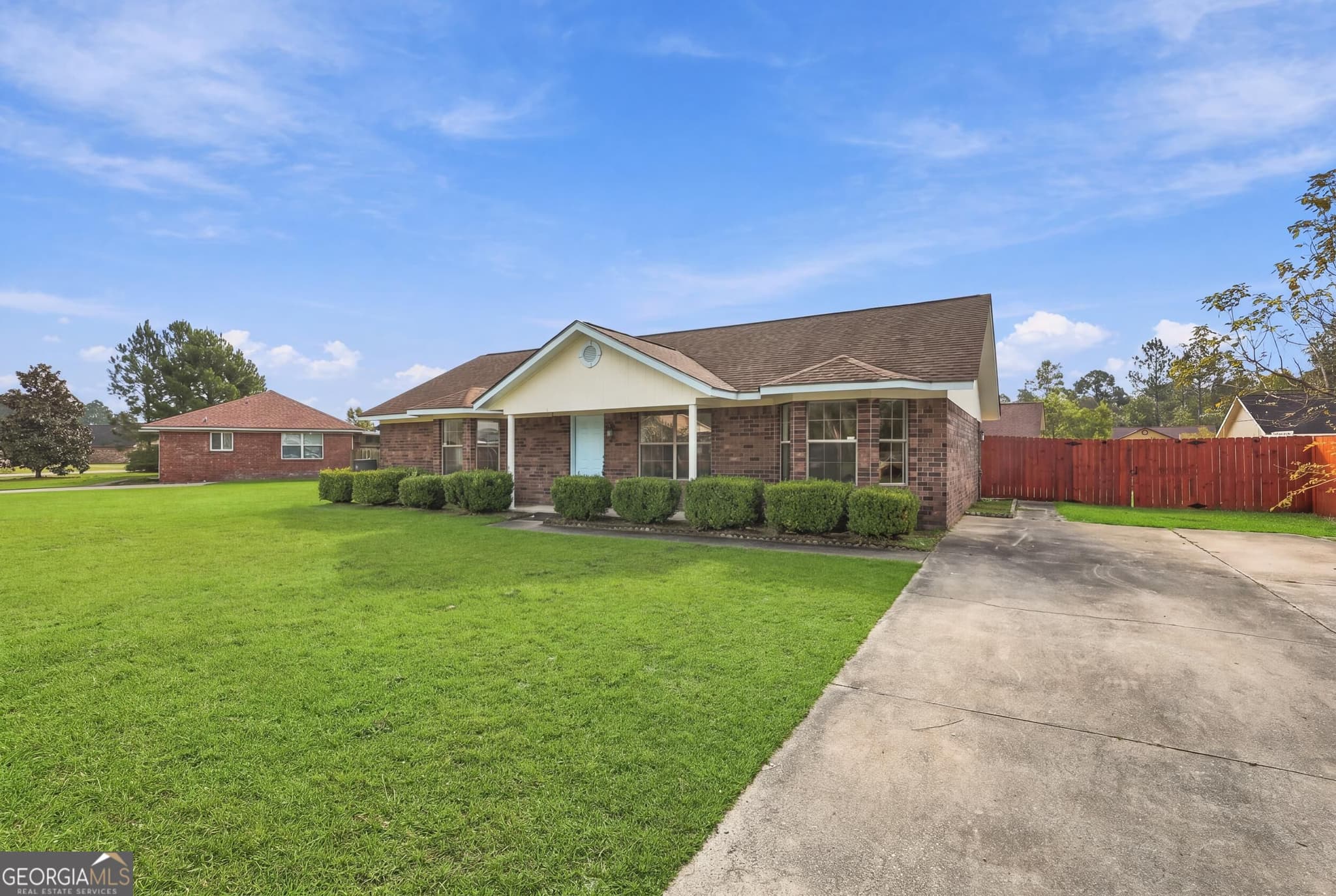 3 bedroom, 2 bathroom, 1,428 sq ft single family residence for sale at 814 Waterfield Drive, Hinesville, GA 31313 — photo 2