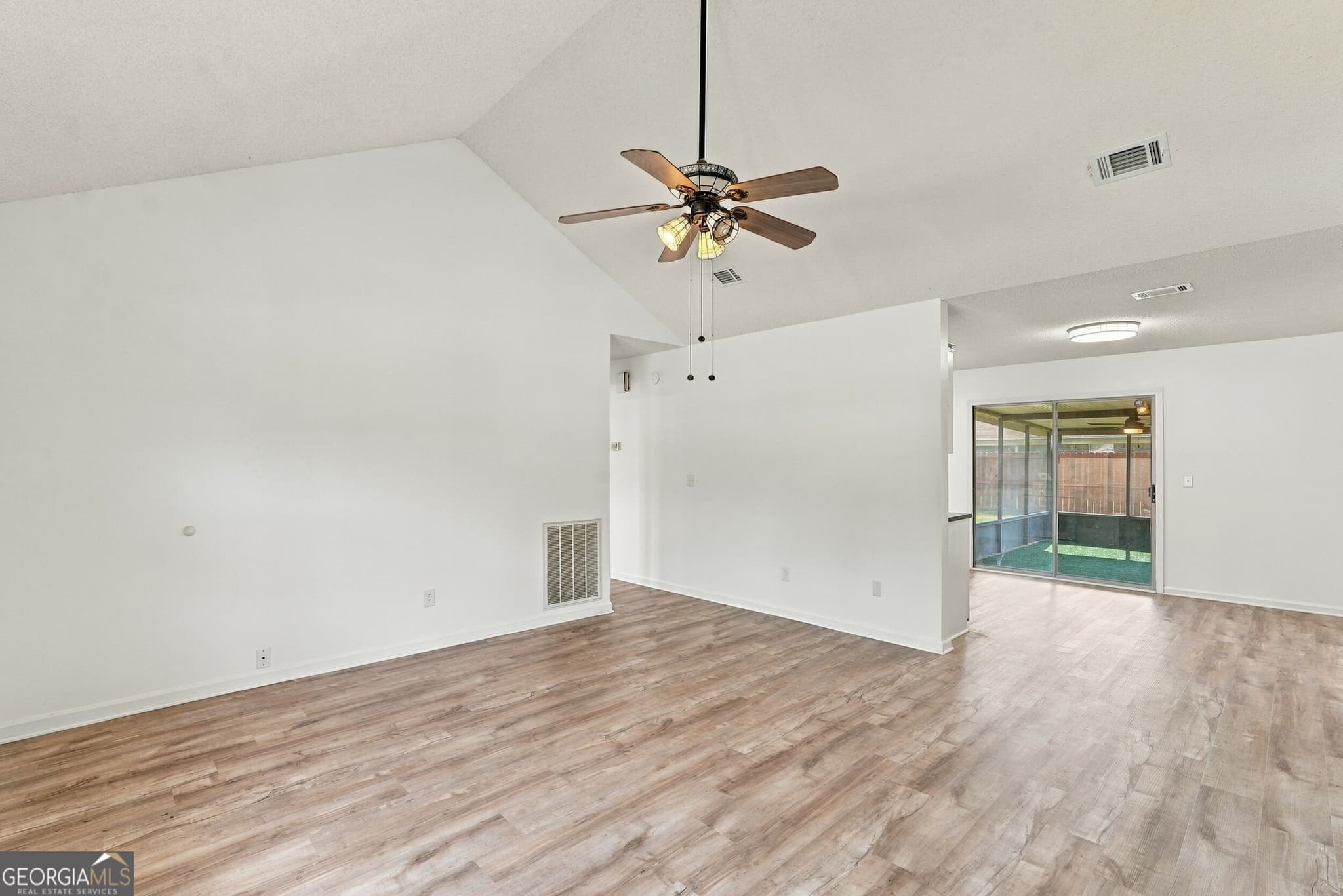 3 bedroom, 2 bathroom, 1,428 sq ft single family residence for sale at 814 Waterfield Drive, Hinesville, GA 31313 — photo 6