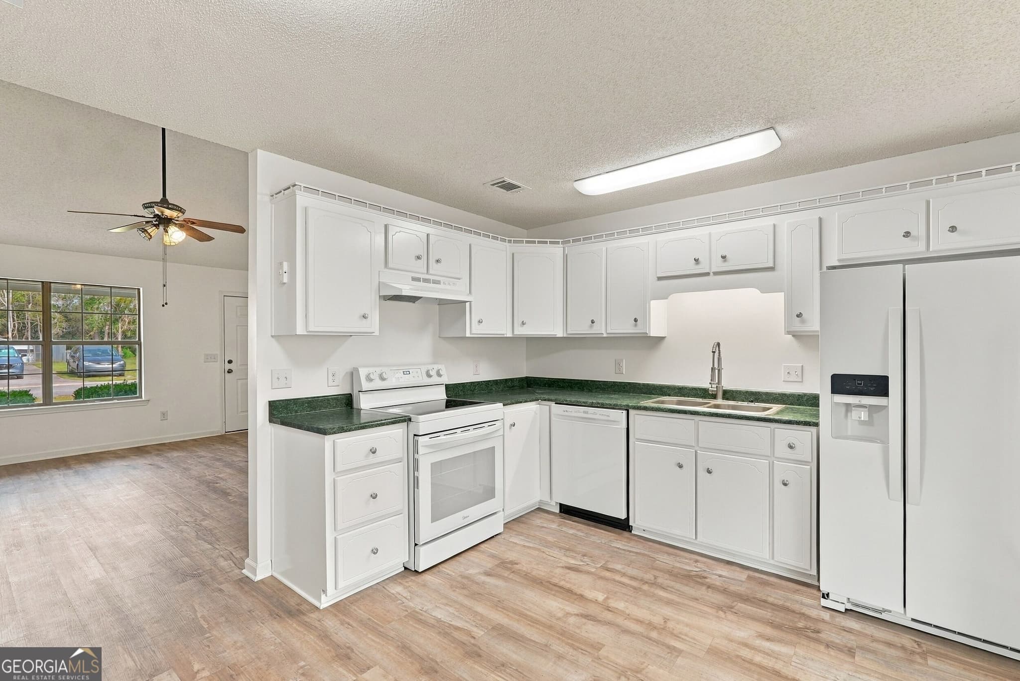 3 bedroom, 2 bathroom, 1,428 sq ft single family residence for sale at 814 Waterfield Drive, Hinesville, GA 31313 — photo 7