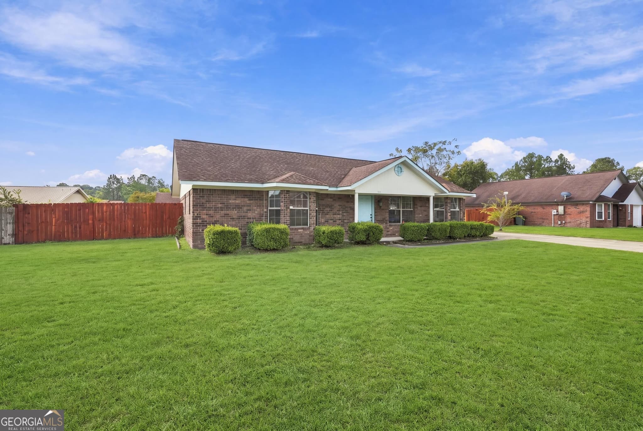 3 bedroom, 2 bathroom, 1,428 sq ft single family residence for sale at 814 Waterfield Drive, Hinesville, GA 31313 — photo 3