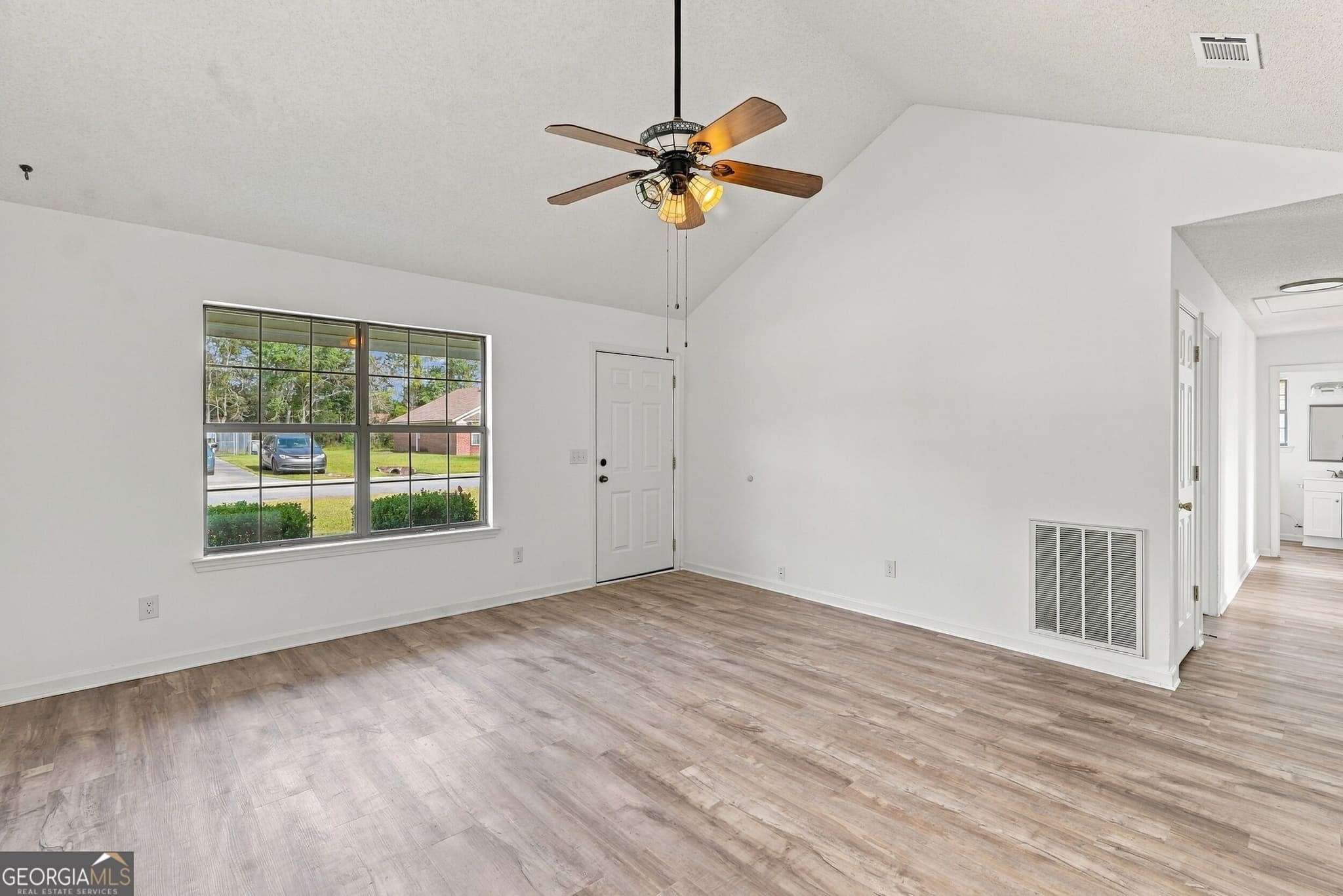 3 bedroom, 2 bathroom, 1,428 sq ft single family residence for sale at 814 Waterfield Drive, Hinesville, GA 31313 — photo 5