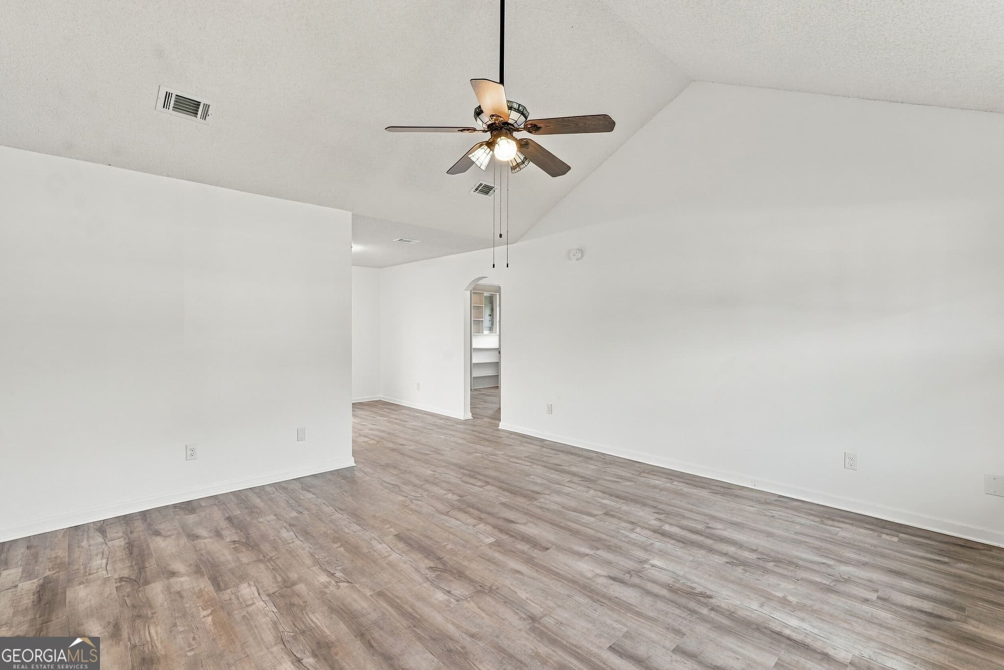 3 bedroom, 2 bathroom, 1,428 sq ft single family residence for sale at 814 Waterfield Drive, Hinesville, GA 31313 — photo 4