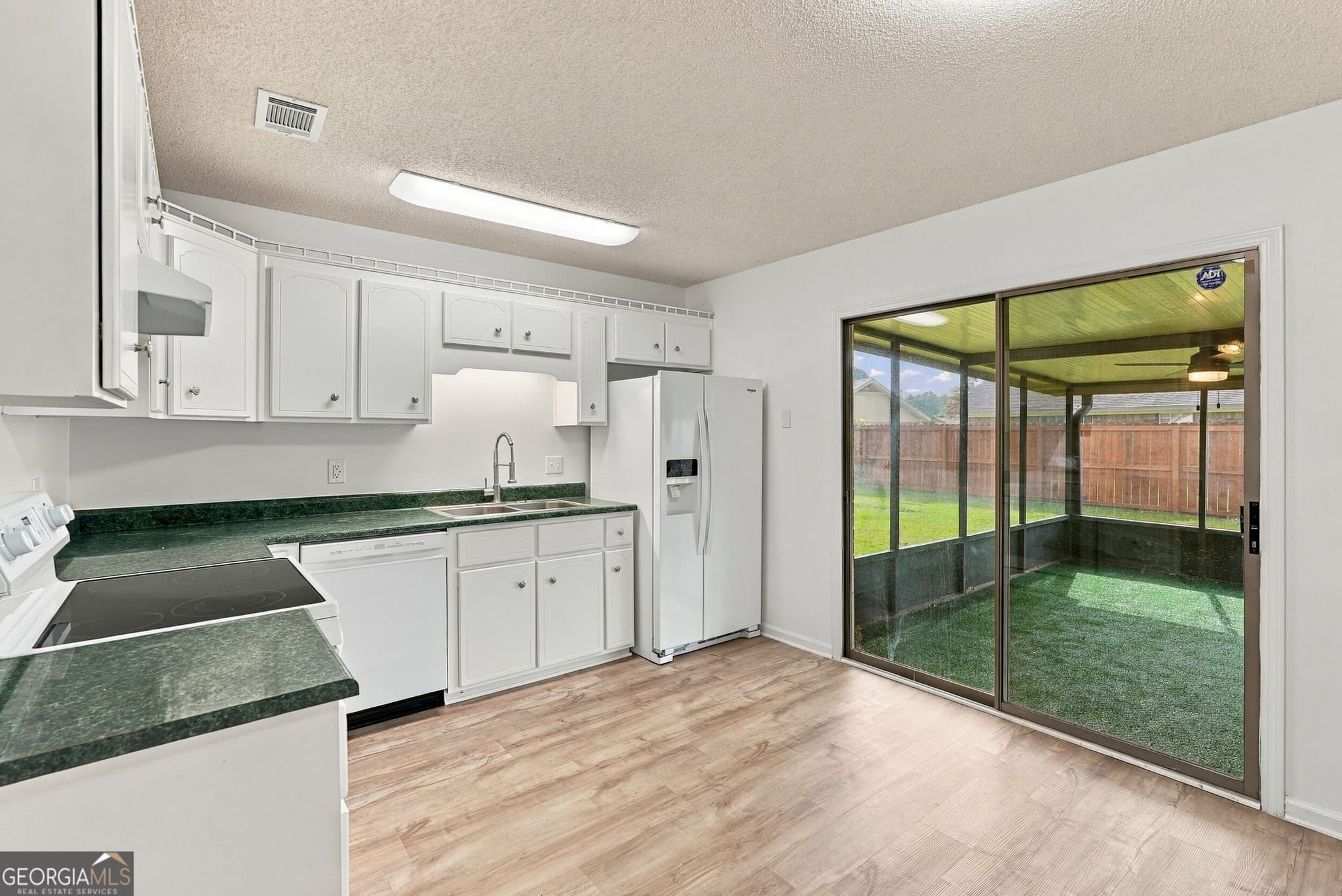 3 bedroom, 2 bathroom, 1,428 sq ft single family residence for sale at 814 Waterfield Drive, Hinesville, GA 31313 — photo 8