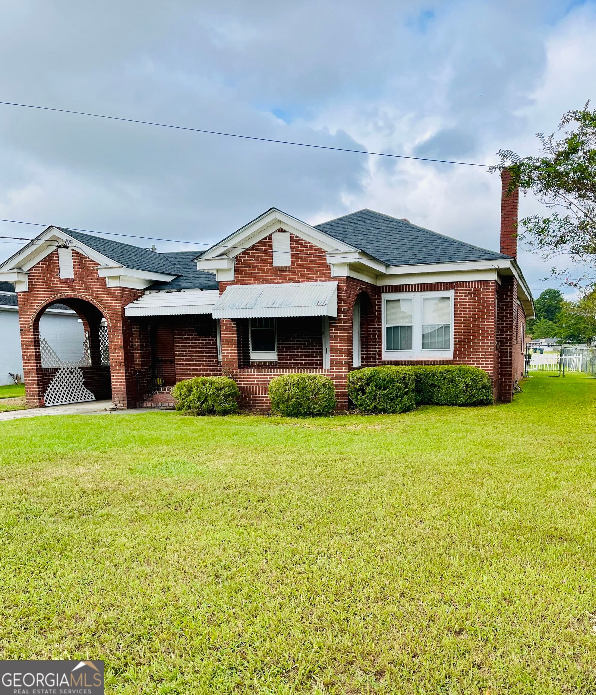 3 bedroom, 2 bathroom, 2,569 sq ft single family residence for sale at 6 N Spring Street, Claxton, GA 30417