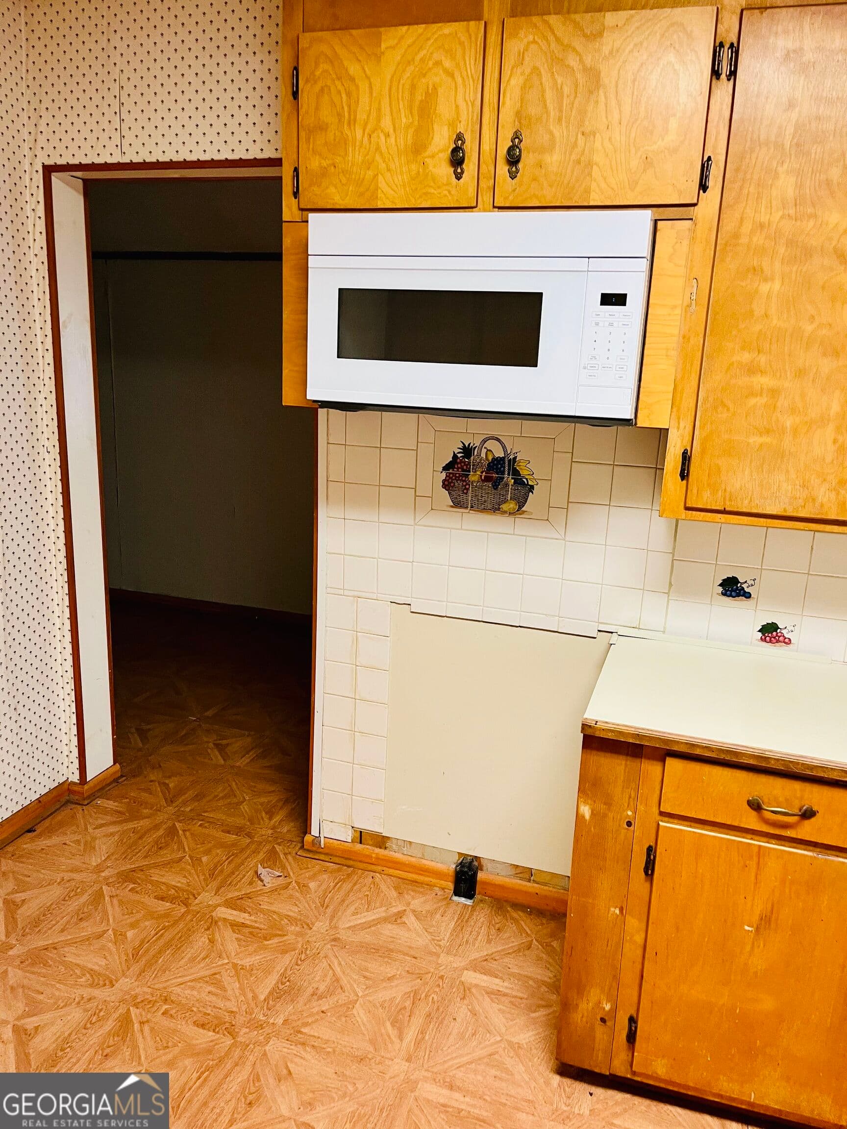 3 bedroom, 2 bathroom, 2,569 sq ft single family residence for sale at 6 N Spring Street, Claxton, GA 30417 — photo 9