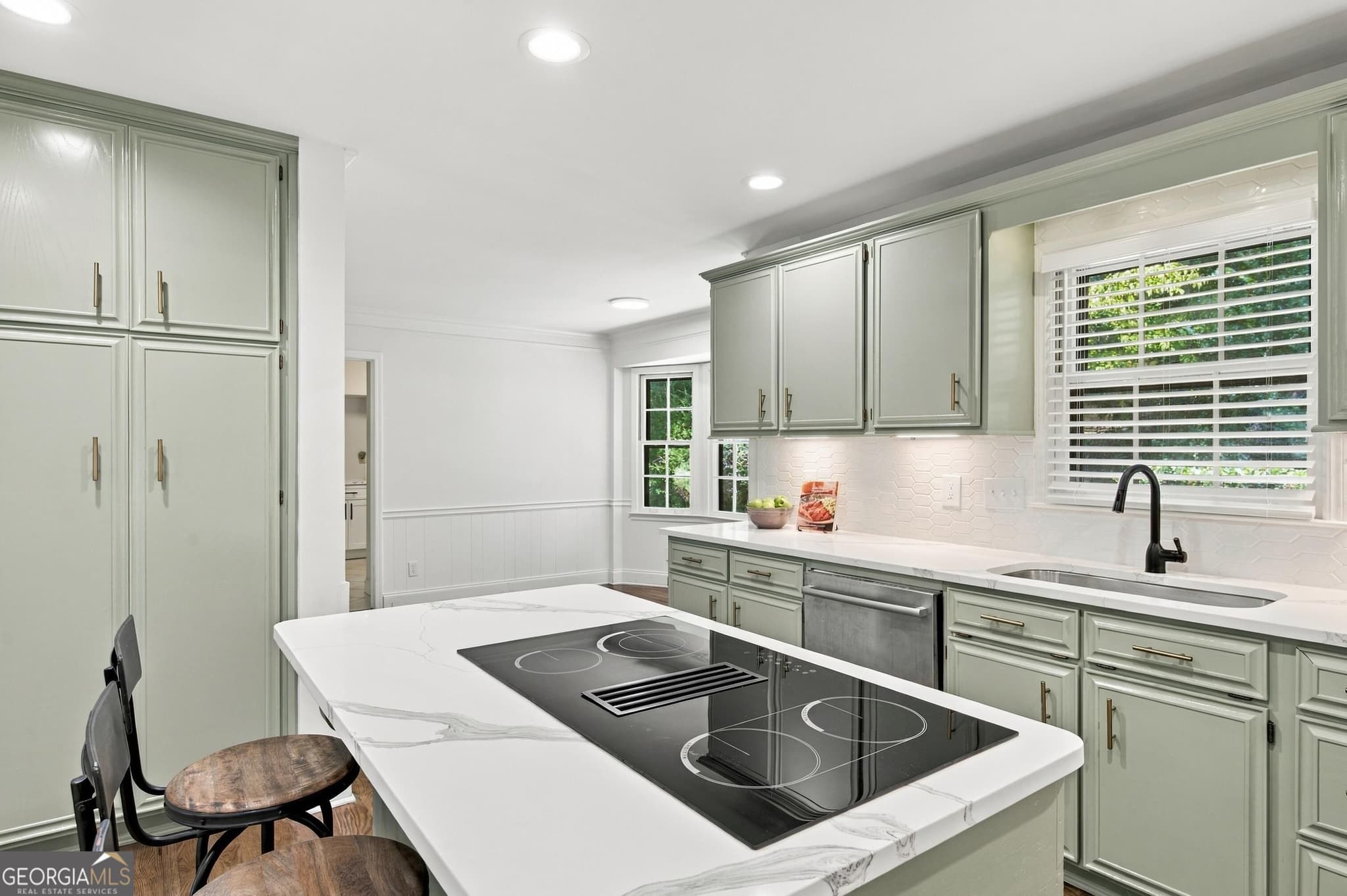 5 bedroom, 2.5 bathroom, 2,941 sq ft single family residence for sale at 4955 Mill Stream Court, Dunwoody, GA 30338 — photo 4
