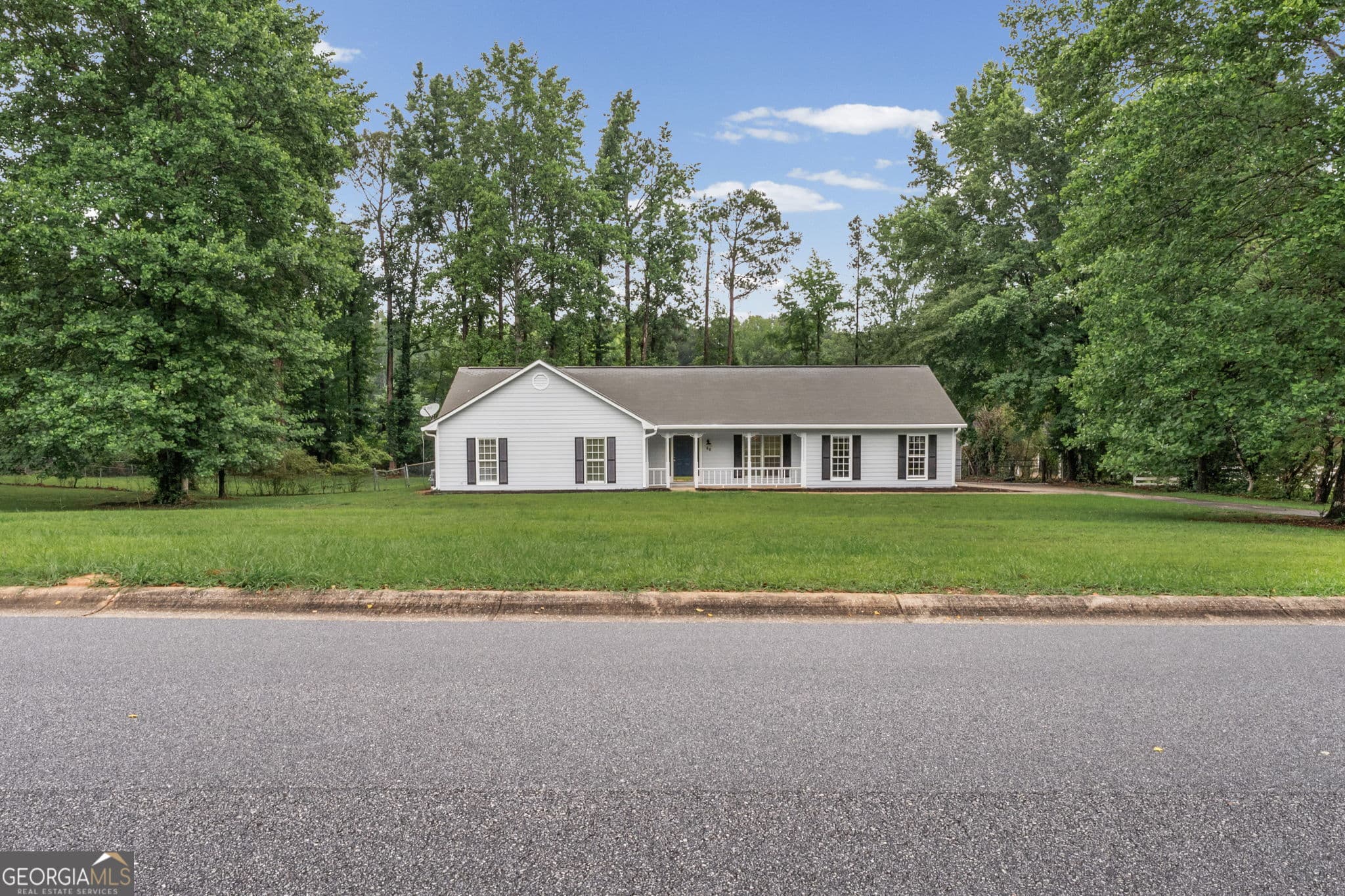 3 bedroom, 2 bathroom, 1,679 sq ft single family residence for sale at 60 London Lane, Sharpsburg, GA 30277 — photo 2