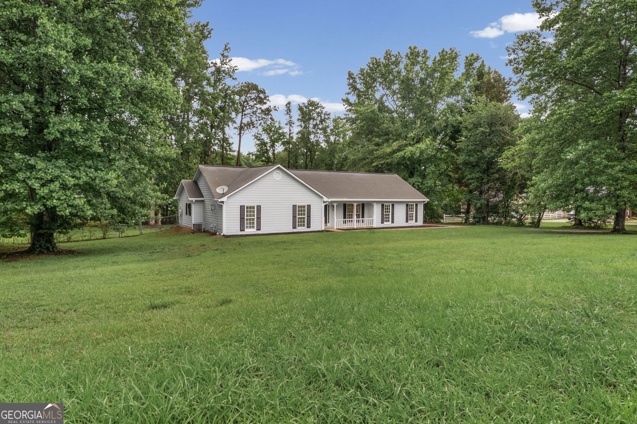 3 bedroom, 2 bathroom, 1,679 sq ft single family residence for sale at 60 London Lane, Sharpsburg, GA 30277 — photo 3
