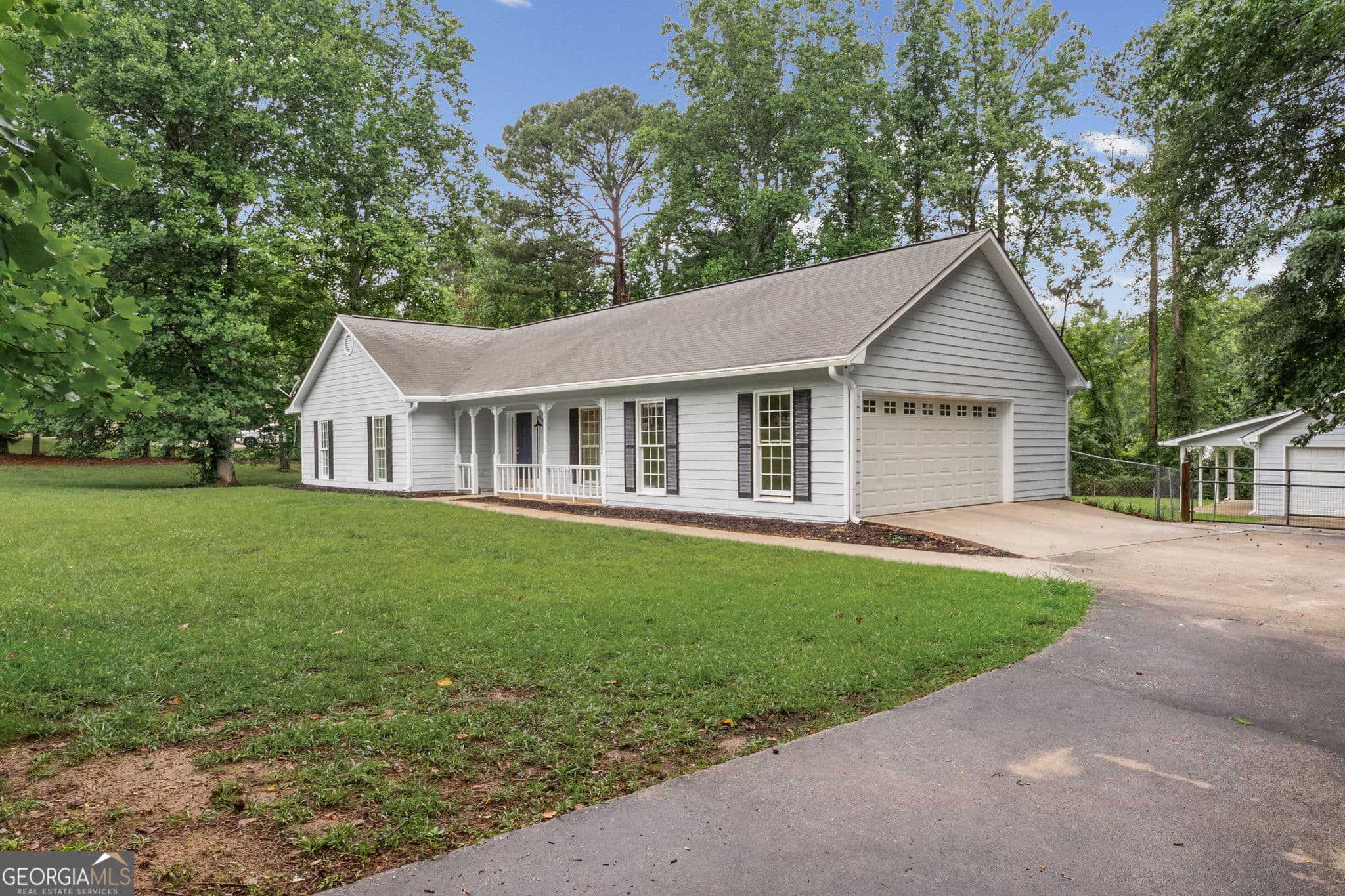 3 bedroom, 2 bathroom, 1,679 sq ft single family residence for sale at 60 London Lane, Sharpsburg, GA 30277 — photo 4