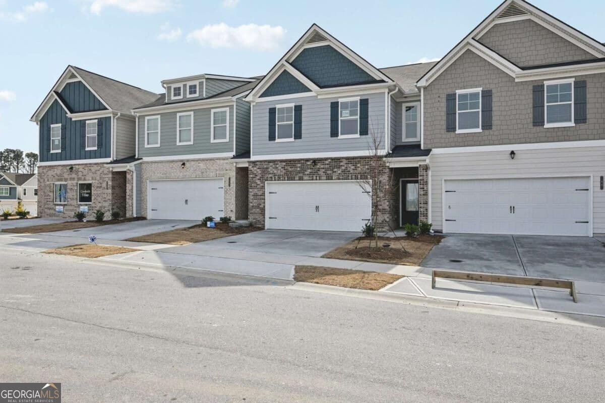 3 bedroom, 2.5 bathroom townhouse for sale at 5620 Transfer Trail, Ellenwood, GA 30294 — photo 2