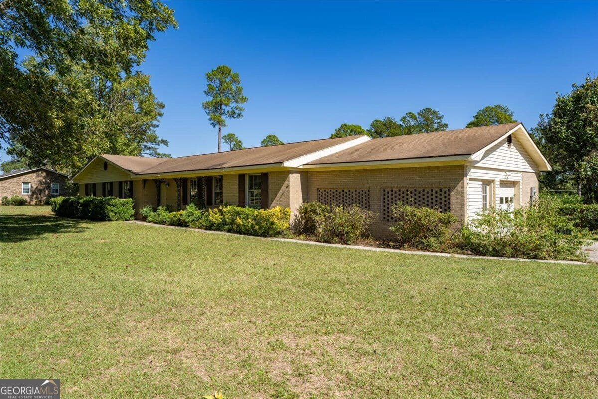 3 bedroom, 2 bathroom, 2,244 sq ft single family residence for sale at 5848 School Road, Macon, GA 31216 — photo 2