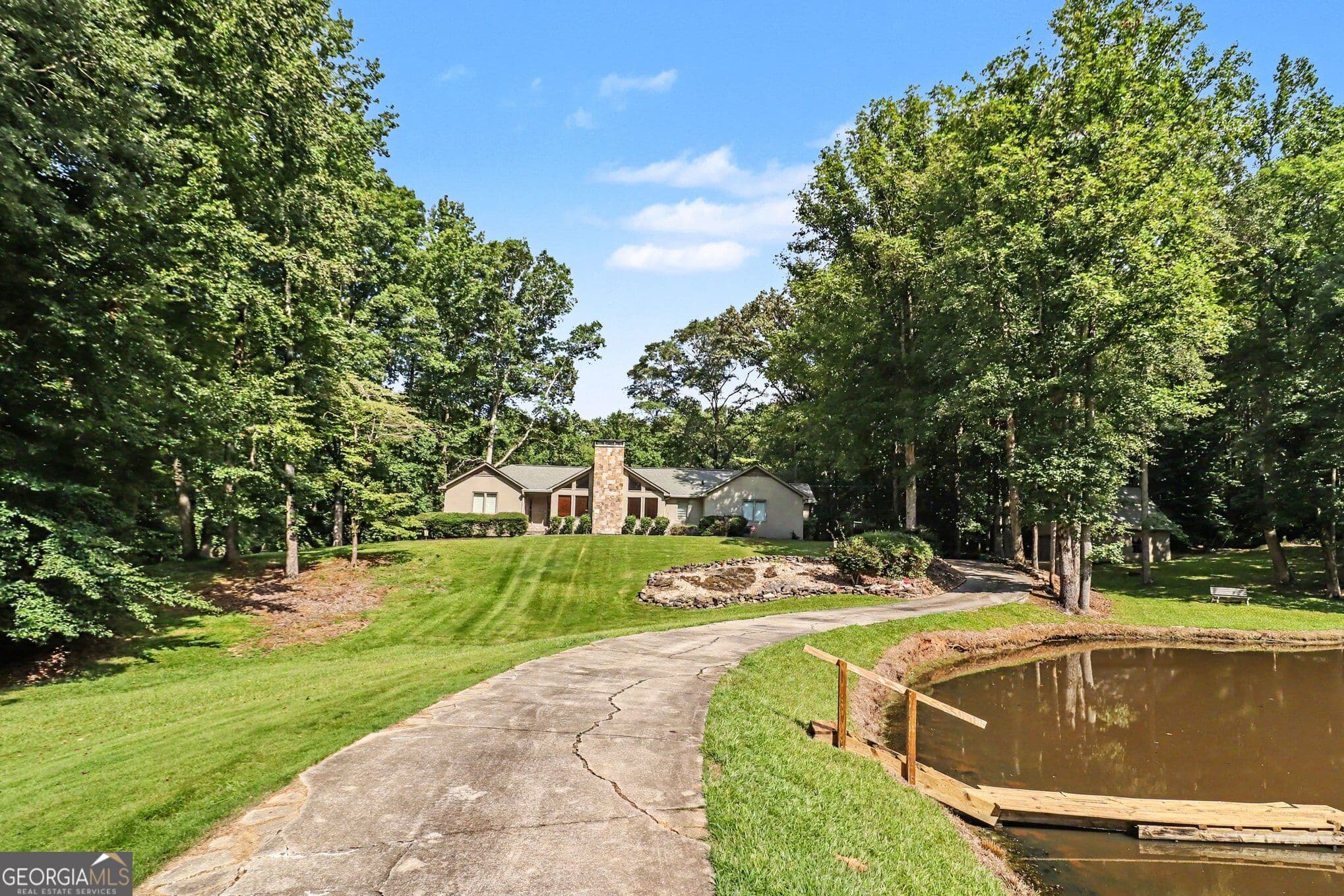 3 bedroom, 2.5 bathroom, 2,484 sq ft single family residence for sale at 4098 Happy Valley Circle, Newnan, GA 30263 — photo 2