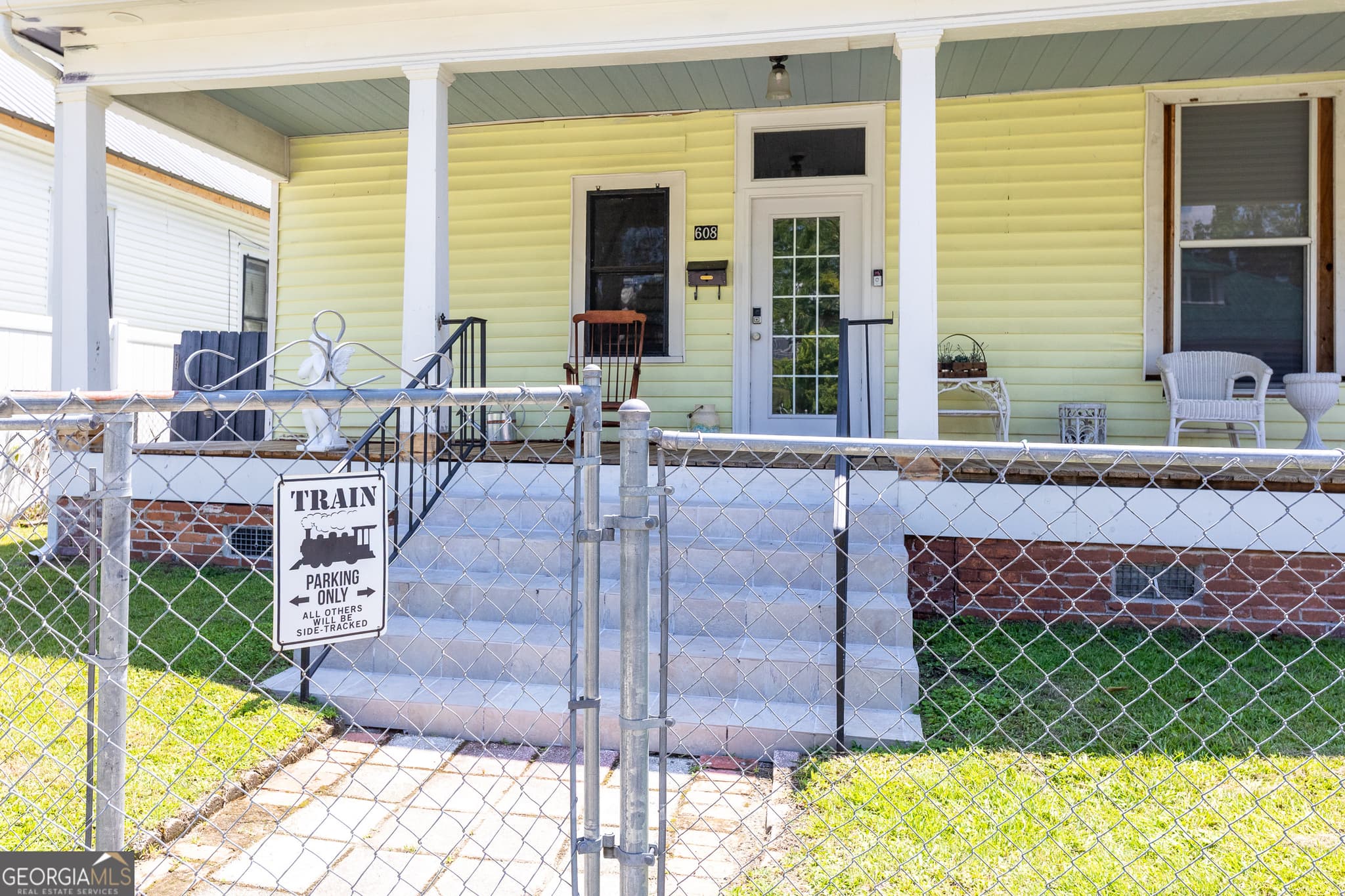 3 bedroom, 2 bathroom, 2,605 sq ft single family residence for sale at 608 Ware Street, Waycross, GA 31503 — photo 4