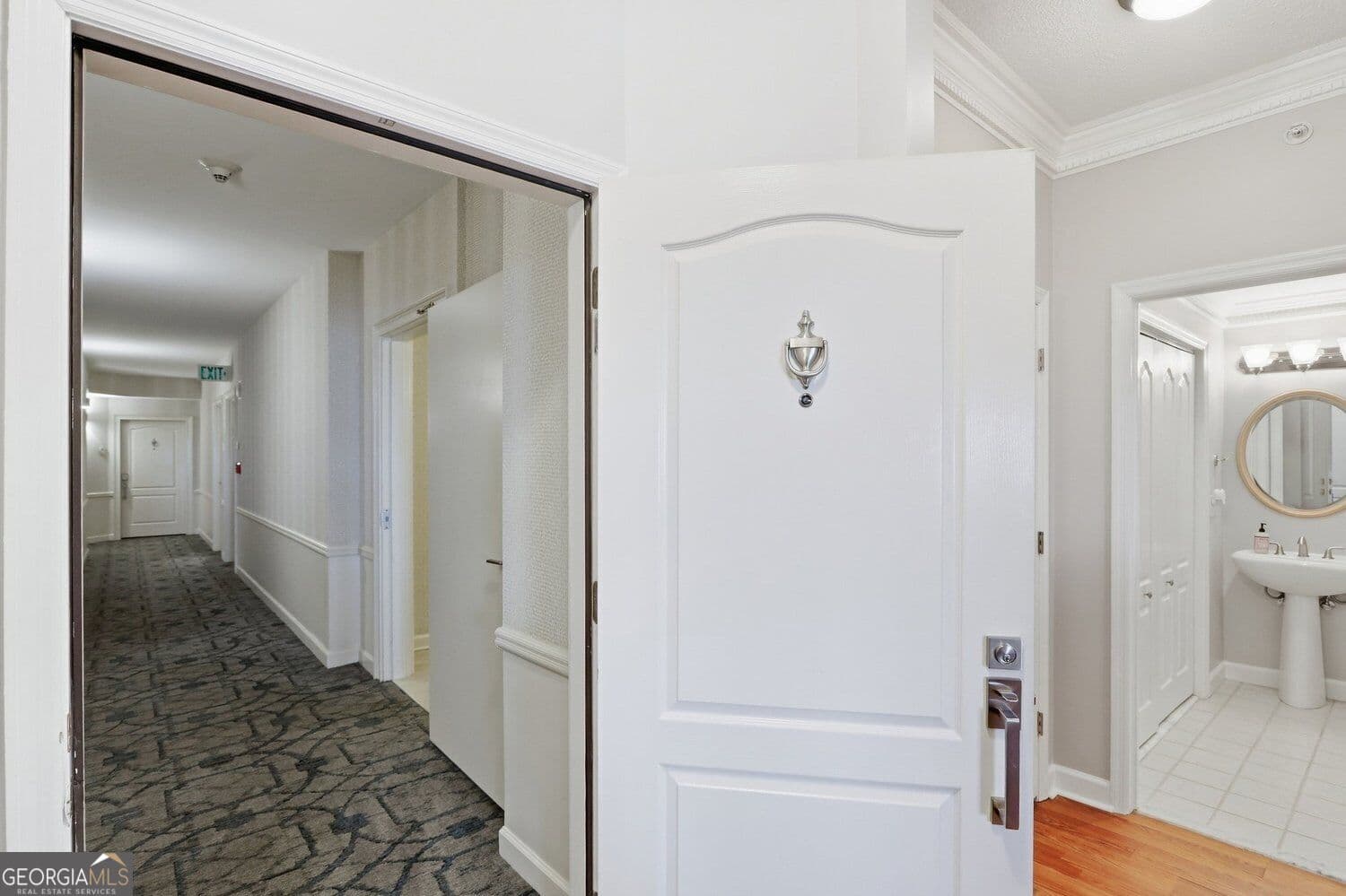 1 bedroom, 1.5 bathroom, 1,018 sq ft condominium for sale at 3475 Oak Valley Road 950, Atlanta, GA 30326 — photo 6