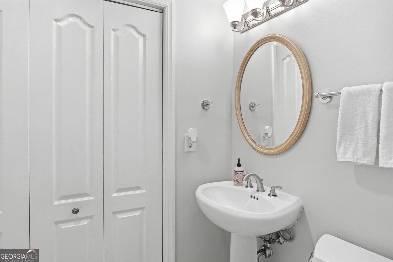 1 bedroom, 1.5 bathroom, 1,018 sq ft condominium for sale at 3475 Oak Valley Road 950, Atlanta, GA 30326 — photo 7