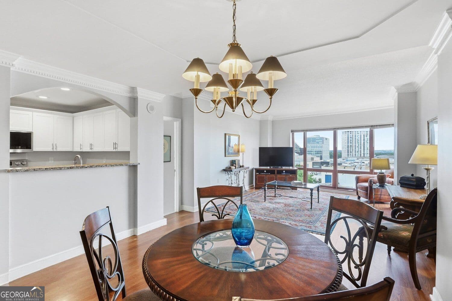 1 bedroom, 1.5 bathroom, 1,018 sq ft condominium for sale at 3475 Oak Valley Road 950, Atlanta, GA 30326 — photo 1 of 37