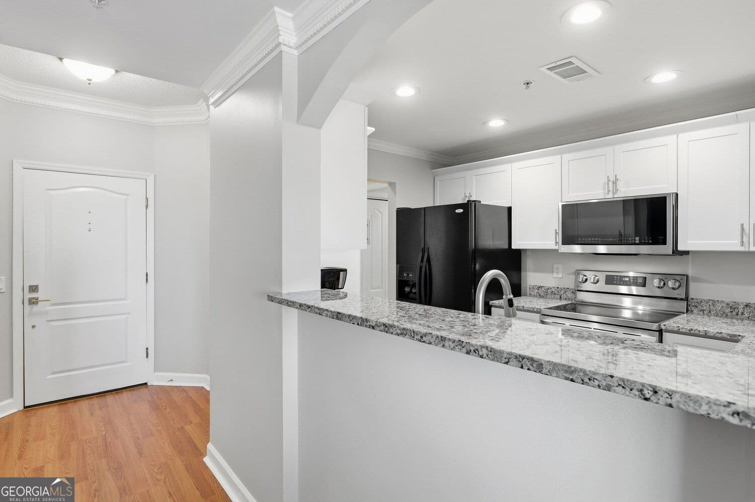 1 bedroom, 1.5 bathroom, 1,018 sq ft condominium for sale at 3475 Oak Valley Road 950, Atlanta, GA 30326 — photo 9