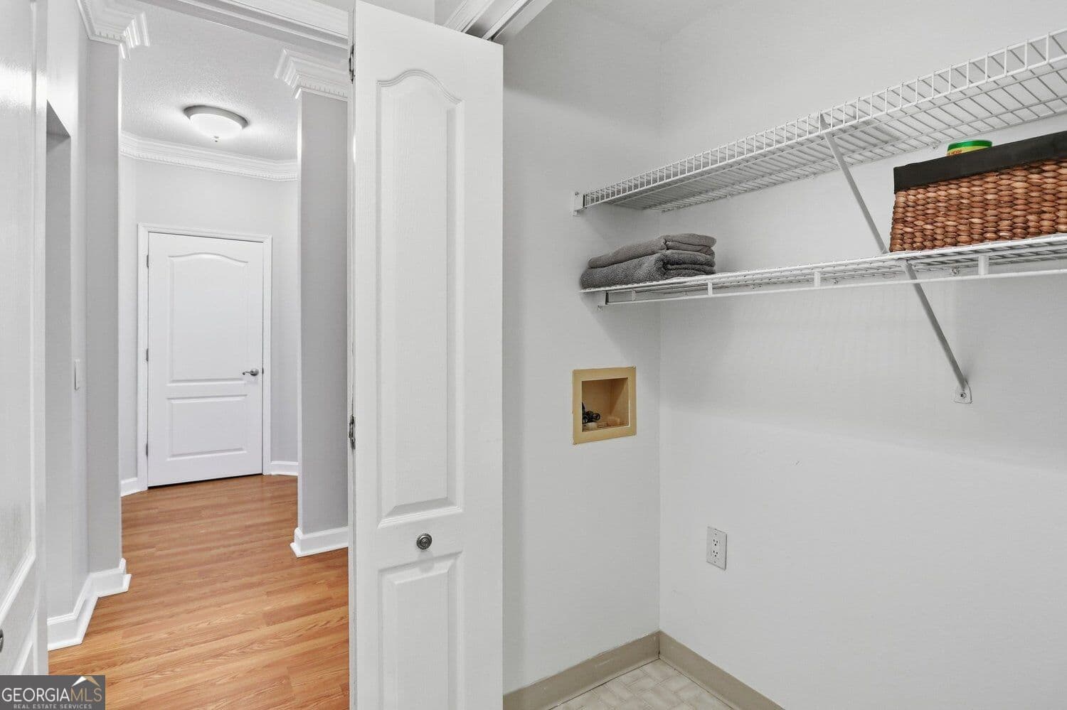 1 bedroom, 1.5 bathroom, 1,018 sq ft condominium for sale at 3475 Oak Valley Road 950, Atlanta, GA 30326 — photo 8