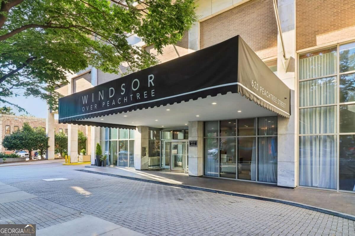 3 bedroom, 2 bathroom, 1,344 sq ft condominium for sale at 620 Peachtree Street 904, Atlanta, GA 30308 — photo 2