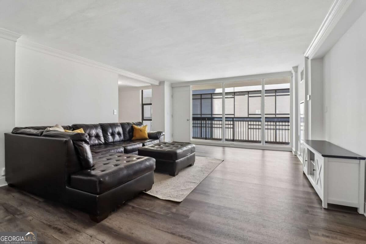 3 bedroom, 2 bathroom, 1,344 sq ft condominium for sale at 620 Peachtree Street 904, Atlanta, GA 30308 — photo 7