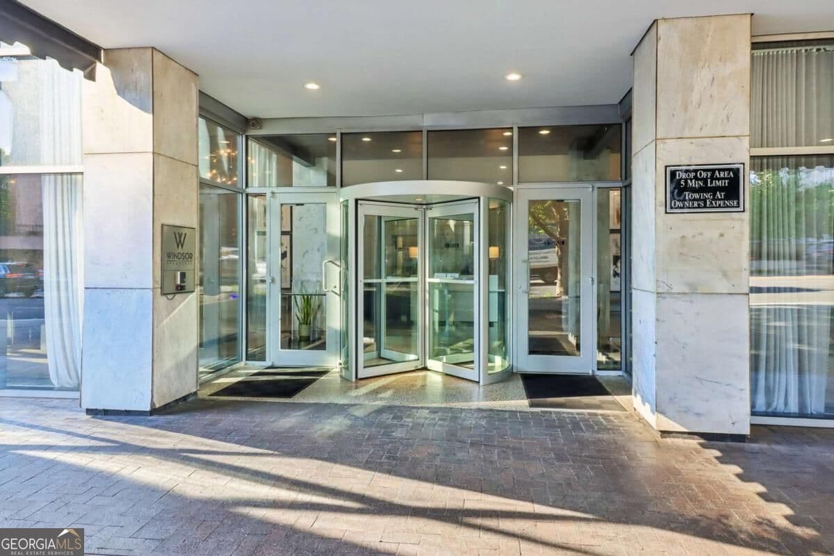 3 bedroom, 2 bathroom, 1,344 sq ft condominium for sale at 620 Peachtree Street 904, Atlanta, GA 30308 — photo 3