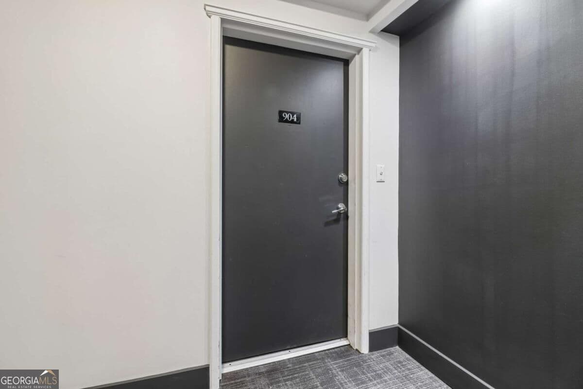 3 bedroom, 2 bathroom, 1,344 sq ft condominium for sale at 620 Peachtree Street 904, Atlanta, GA 30308 — photo 4