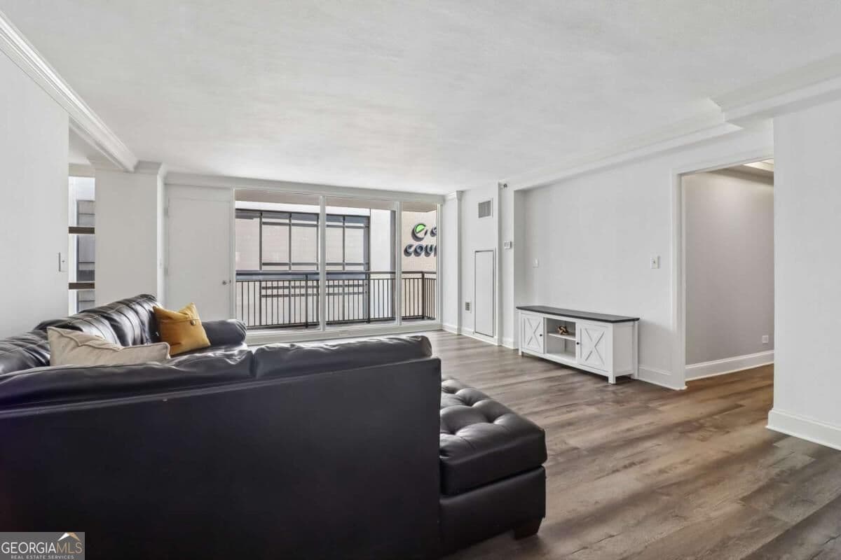 3 bedroom, 2 bathroom, 1,344 sq ft condominium for sale at 620 Peachtree Street 904, Atlanta, GA 30308 — photo 8