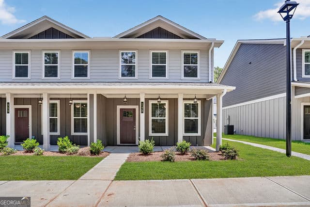 3 bedroom, 3 bathroom, 1,324 sq ft townhouse for sale at 245 Maddux Street LOT 19, Fayetteville, GA 30214 — photo 2