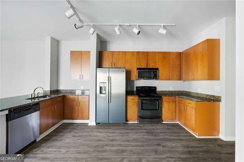 2 bedroom, 2 bathroom loft,condominium for sale at 5300 PEACHTREE Road 2309, Chamblee, GA 30341 — photo 6