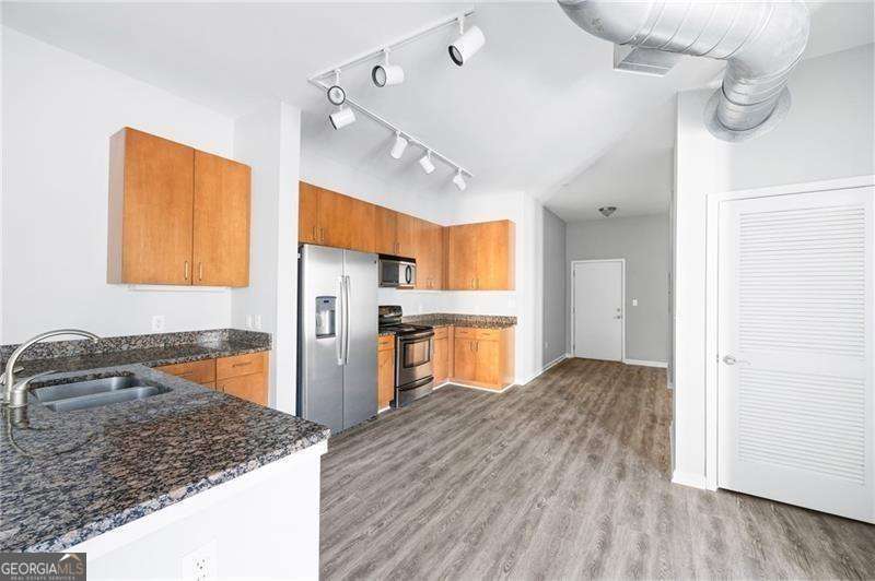 2 bedroom, 2 bathroom loft,condominium for sale at 5300 PEACHTREE Road 2309, Chamblee, GA 30341 — photo 5