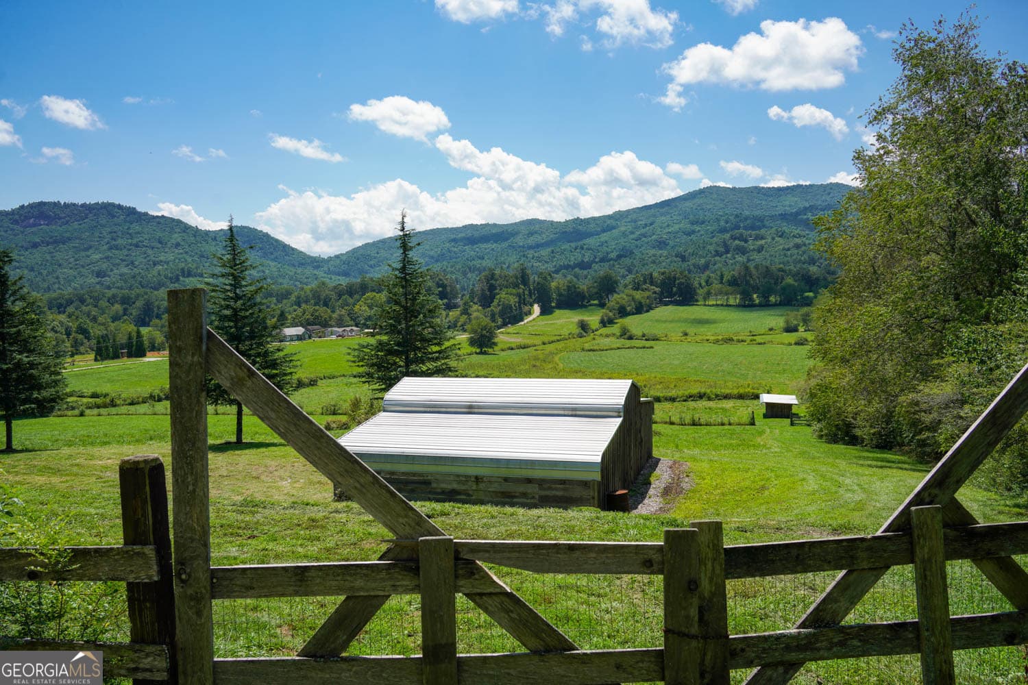 1 bedroom, 1 bathroom, 800 sq ft farm for sale at 5192 Wolffork Road, Rabun Gap, GA 30568 — photo 2