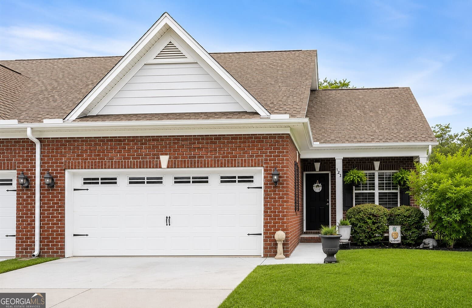 2 bedroom, 2.5 bathroom, 1,715 sq ft townhouse under contract at 123 Regency Circle, Pooler, GA 31322 — photo 2