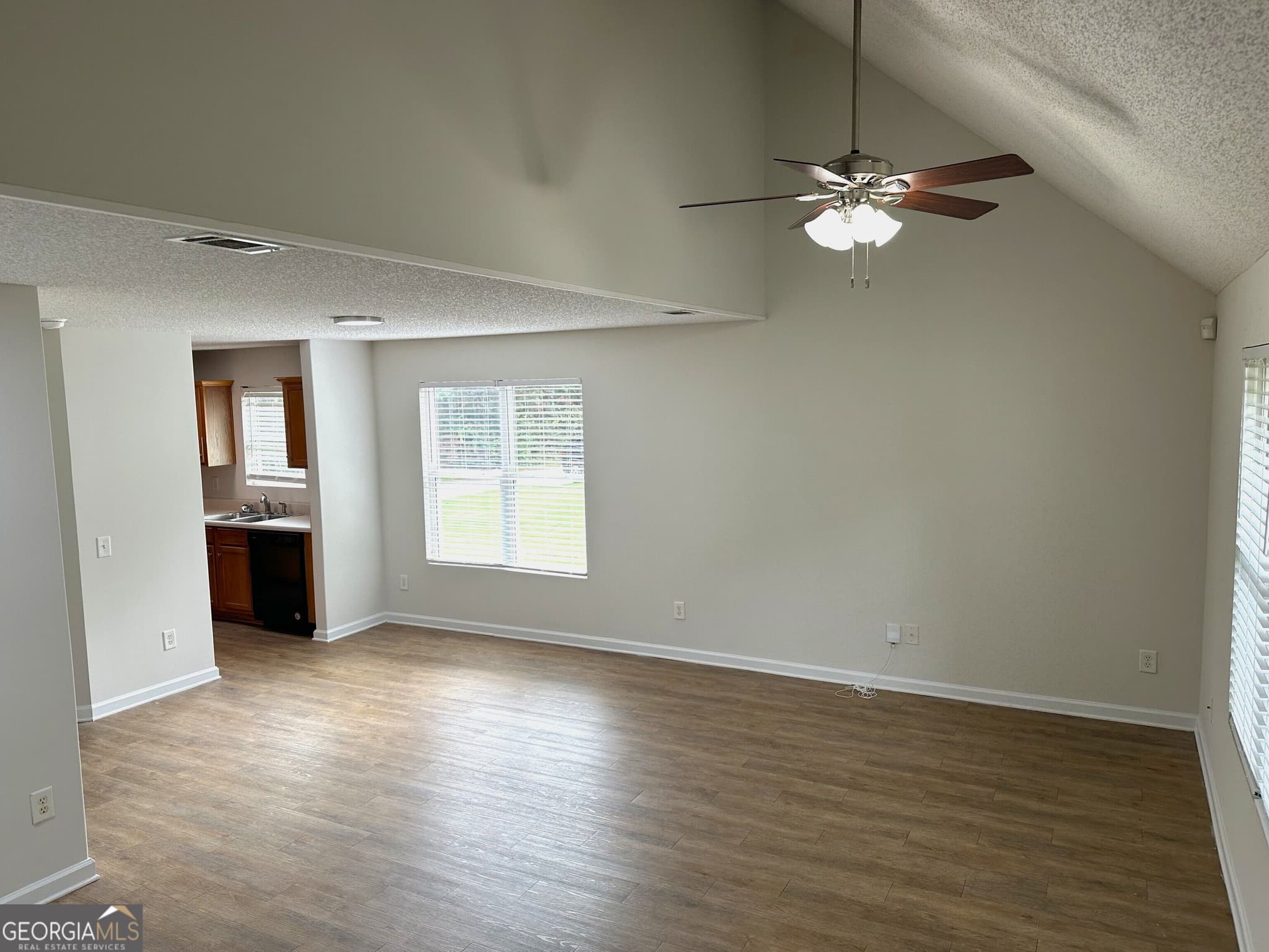 3 bedroom, 2 bathroom, 1,309 sq ft single family residence for sale at 124 Bridgewater Circle, Athens, GA 30601 — photo 2