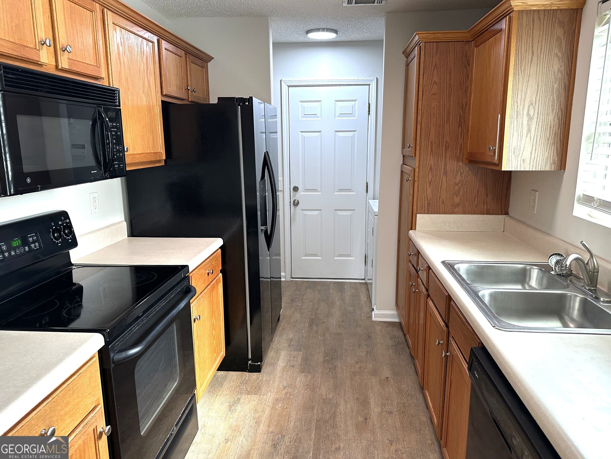 3 bedroom, 2 bathroom, 1,309 sq ft single family residence for sale at 124 Bridgewater Circle, Athens, GA 30601 — photo 4