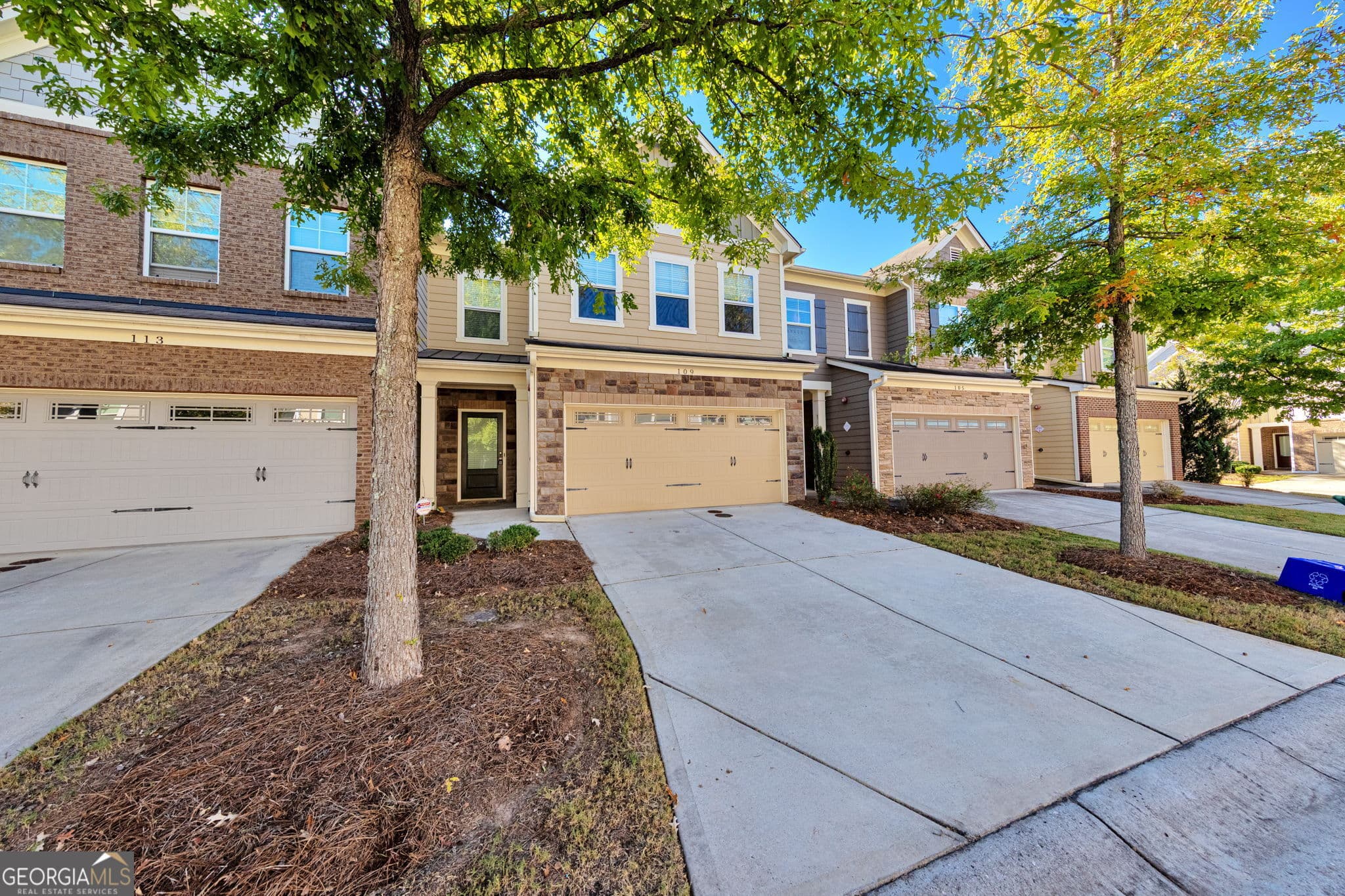 3 bedroom, 2.5 bathroom, 1,829 sq ft townhouse for rent at 109 Davina Drive, Smyrna, GA 30082 for $3,050 a month — photo 2