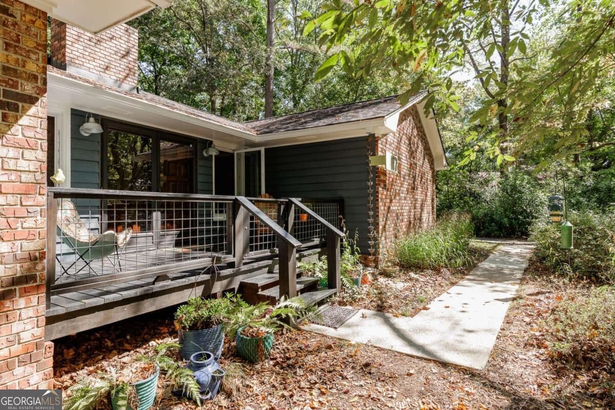 3 bedroom, 2 bathroom, 1,989 sq ft single family residence for sale at 117 Gibbons Place, Athens, GA 30605 — photo 2