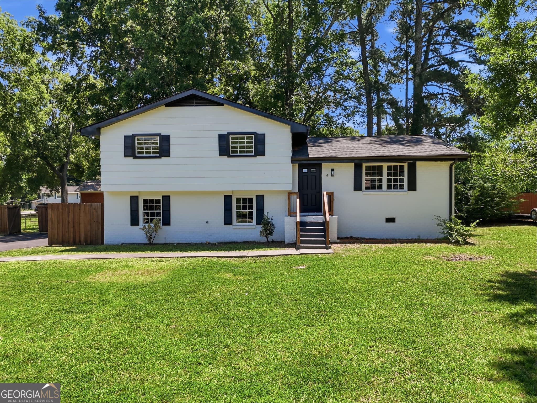 3 bedroom, 2 bathroom, 1,882 sq ft single family residence sold at 4 Dogwood Drive, Fort Oglethorpe, GA 30742