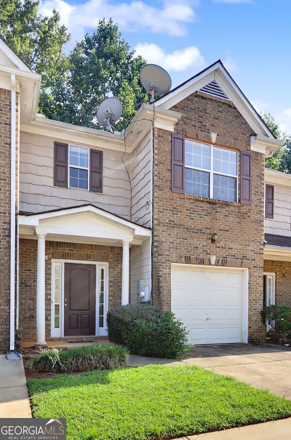3 bedroom, 2.5 bathroom, 1,562 sq ft townhouse for sale at 136 Madeline Court, Mcdonough, GA 30253 — photo 1 of 30