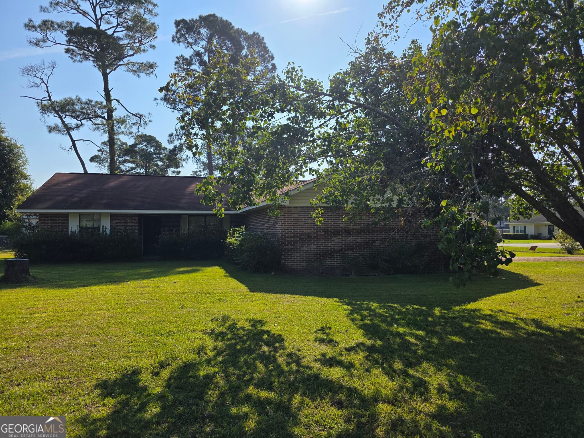 3 bedroom, 2 bathroom, 1,472 sq ft single family residence for sale at 227 Colonial Drive, Baxley, GA 31513 — photo 2