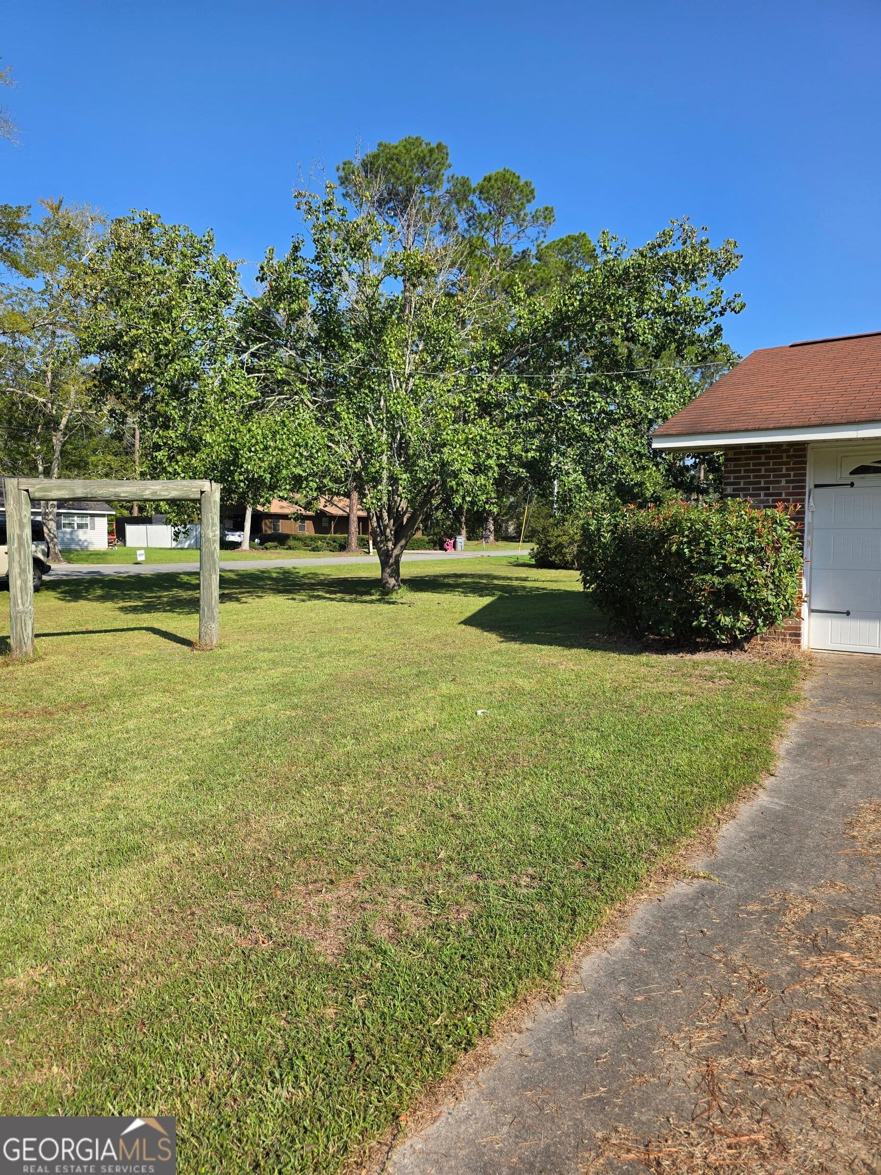 3 bedroom, 2 bathroom, 1,472 sq ft single family residence for sale at 227 Colonial Drive, Baxley, GA 31513 — photo 7
