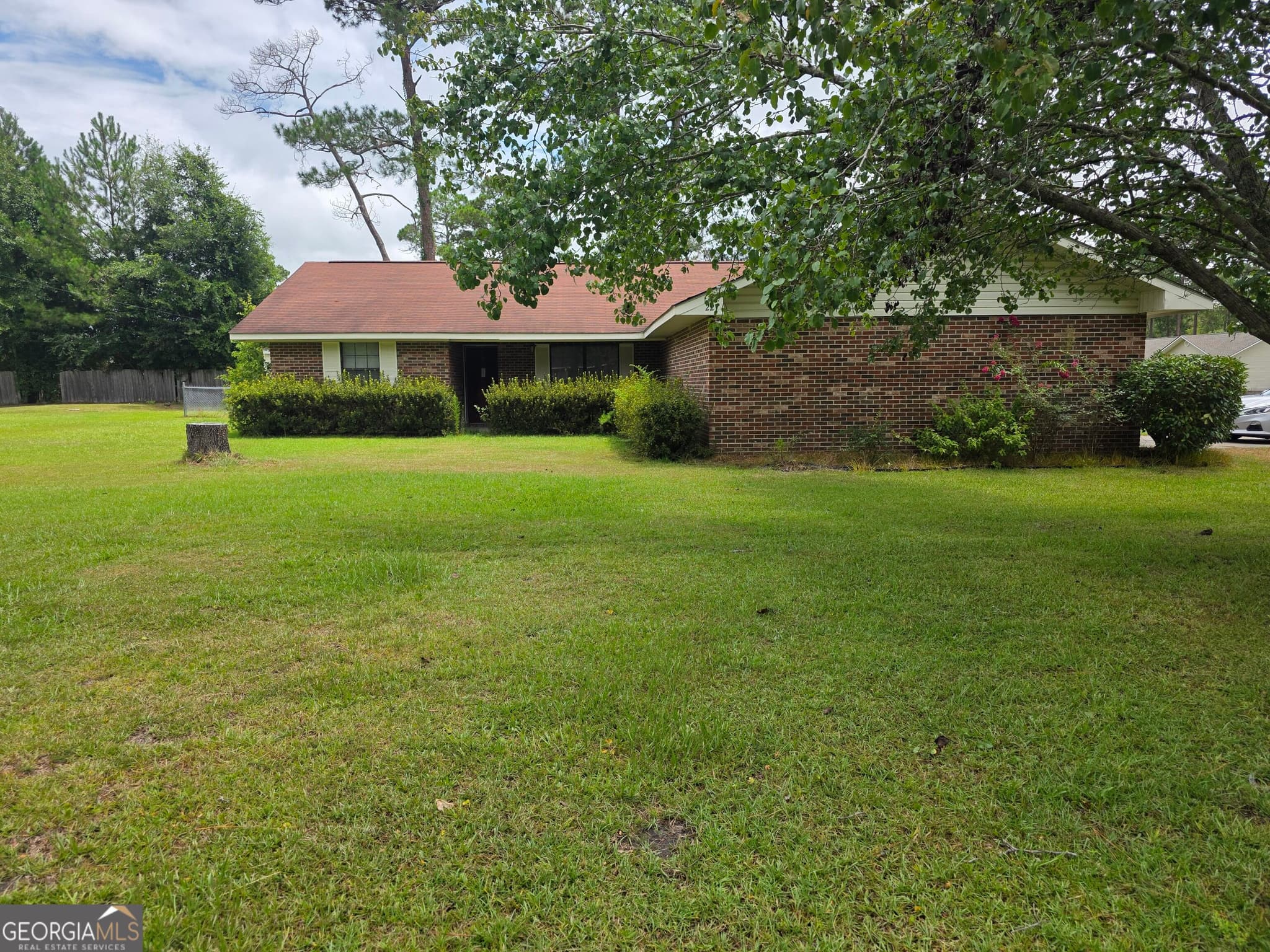 3 bedroom, 2 bathroom, 1,472 sq ft single family residence for sale at 227 Colonial Drive, Baxley, GA 31513 — photo 3
