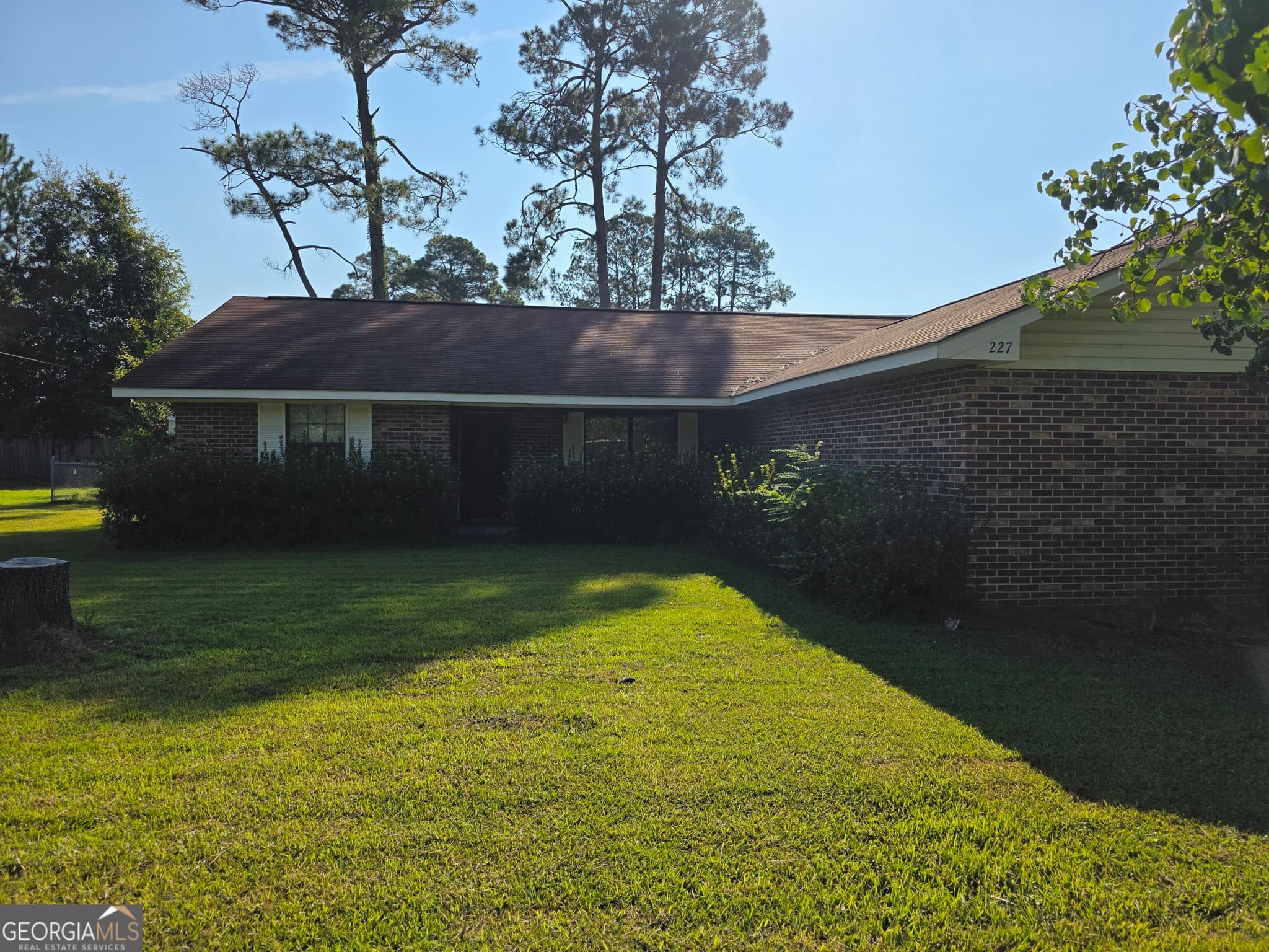 3 bedroom, 2 bathroom, 1,472 sq ft single family residence for sale at 227 Colonial Drive, Baxley, GA 31513