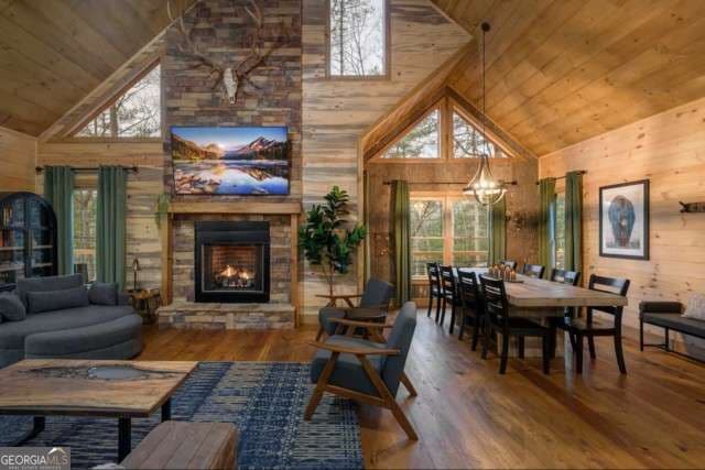 3 bedroom, 3 bathroom, 2,568 sq ft cabin,single family residence for sale at 58 Papa Bear Path, Blue Ridge, GA 30513 — photo 3