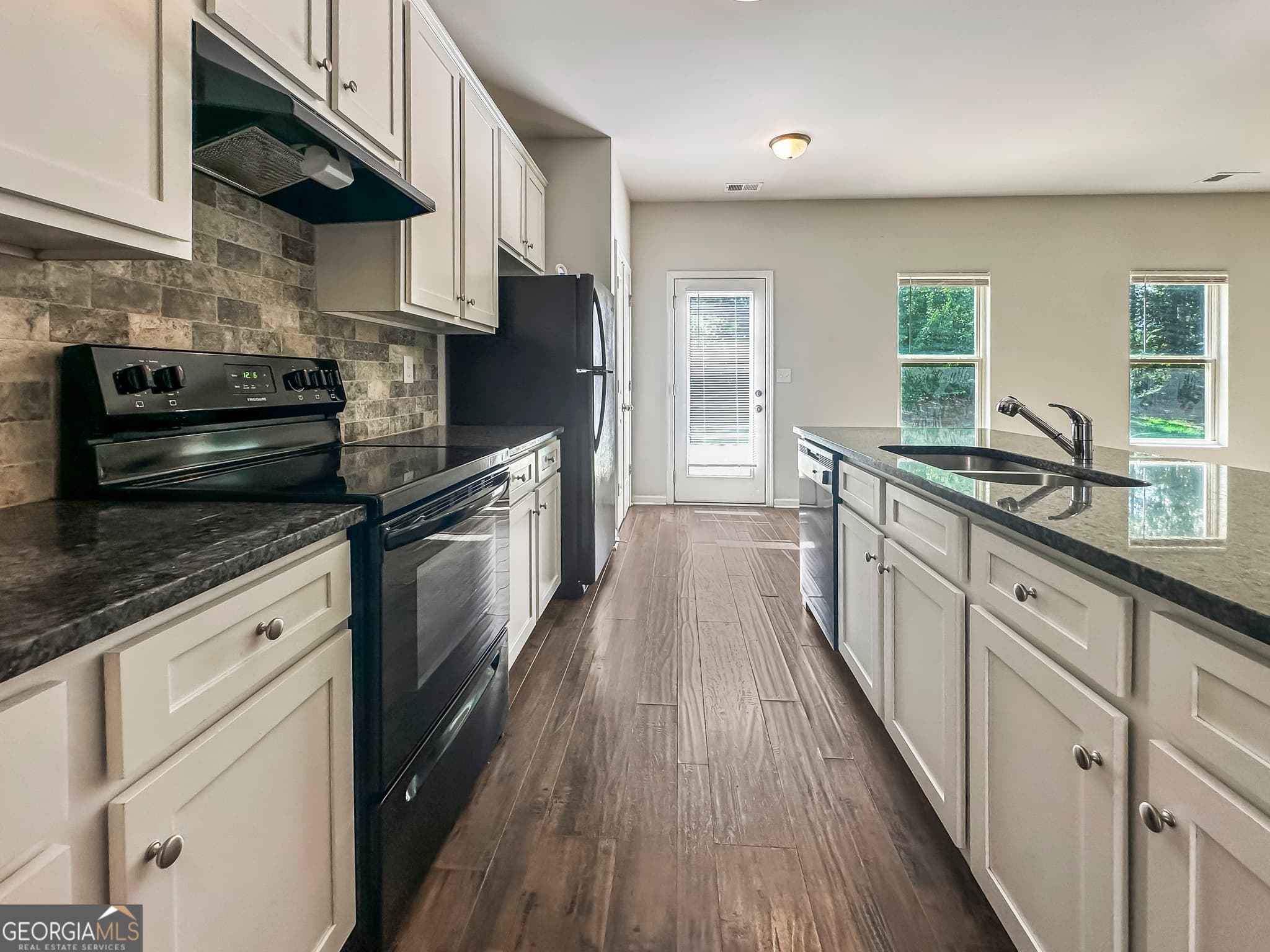 4 bedroom, 2.5 bathroom, 4,294 sq ft single family residence for rent at 206 Daisy Circle, Mcdonough, GA 30252 for $2,095 a month — photo 6
